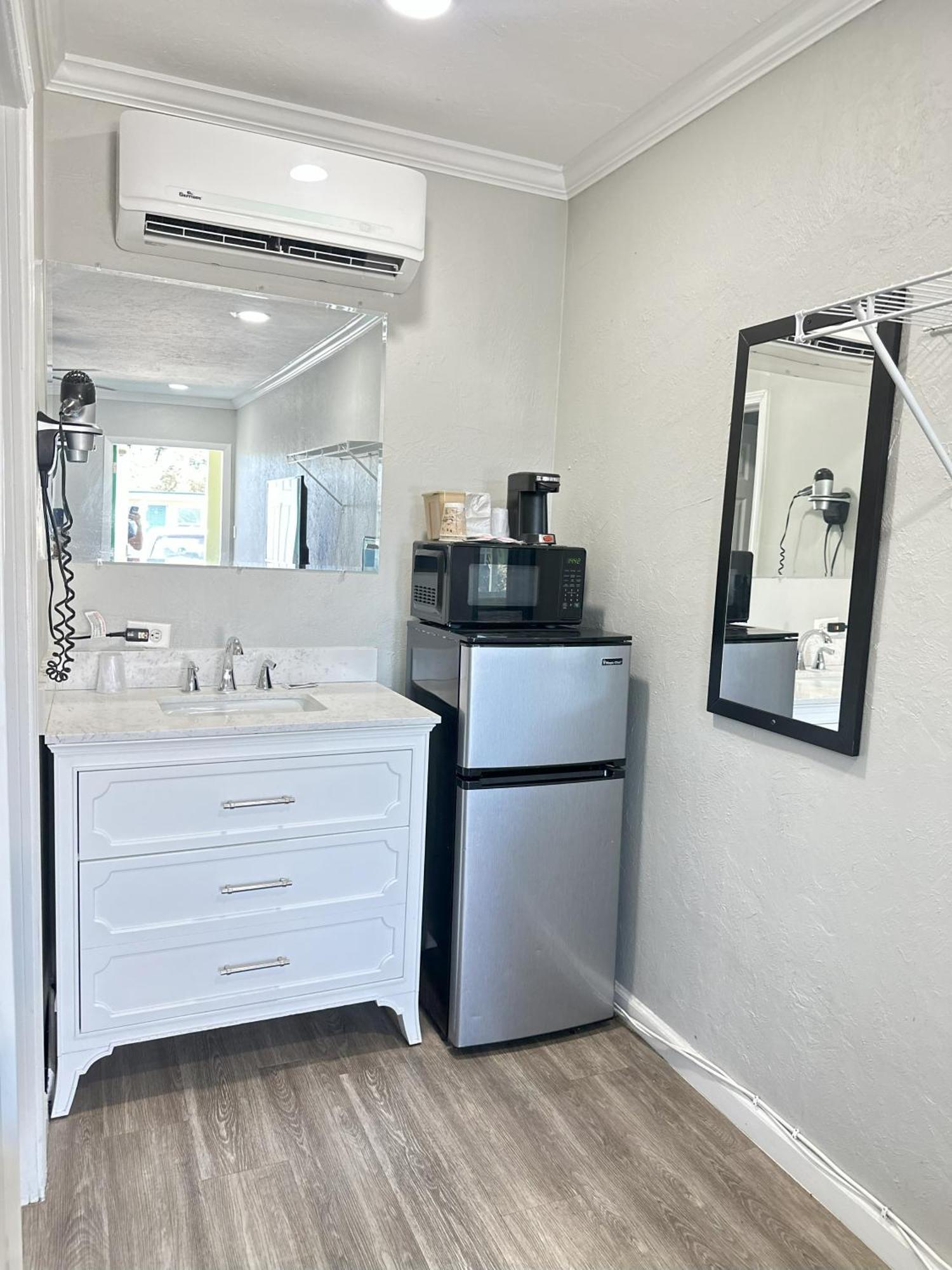 Sunshine Inn & Suites Venice, Florida Venice Gardens Extérieur photo