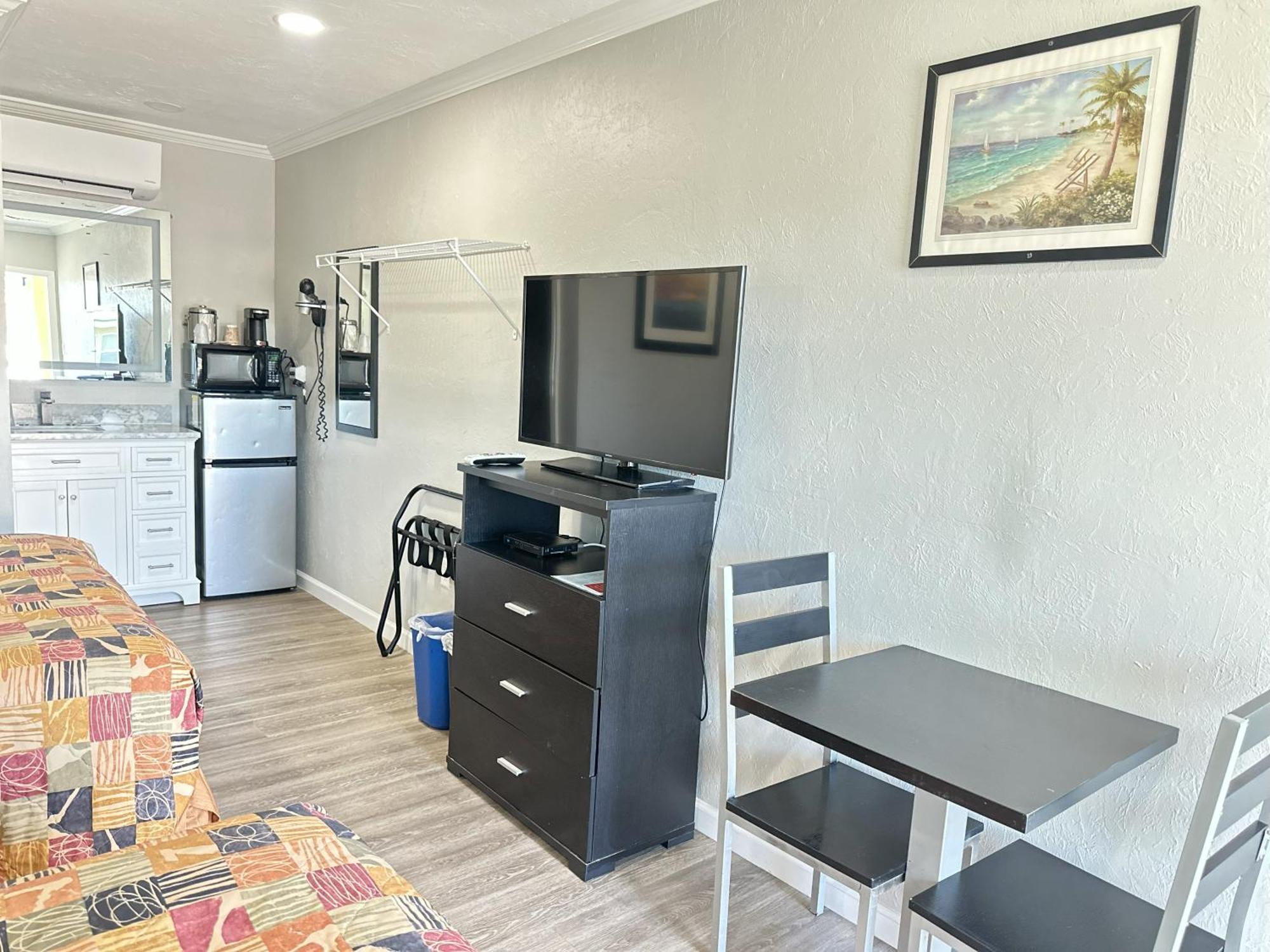 Sunshine Inn & Suites Venice, Florida Venice Gardens Extérieur photo