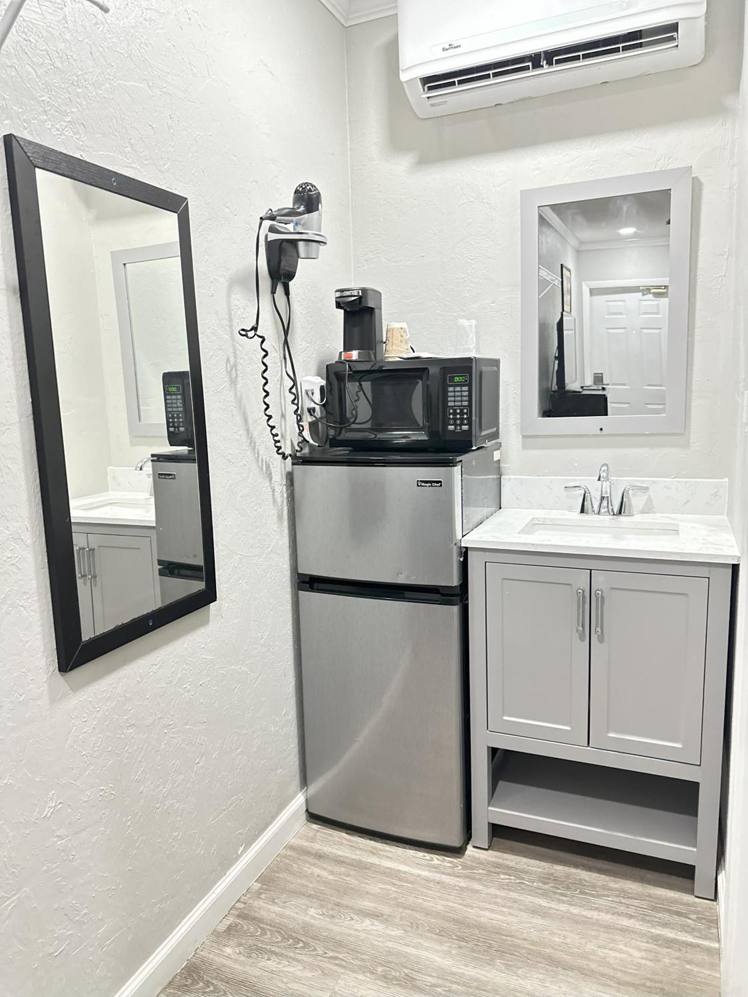 Sunshine Inn & Suites Venice, Florida Venice Gardens Extérieur photo