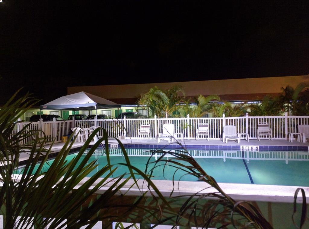 Sunshine Inn & Suites Venice, Florida Venice Gardens Extérieur photo