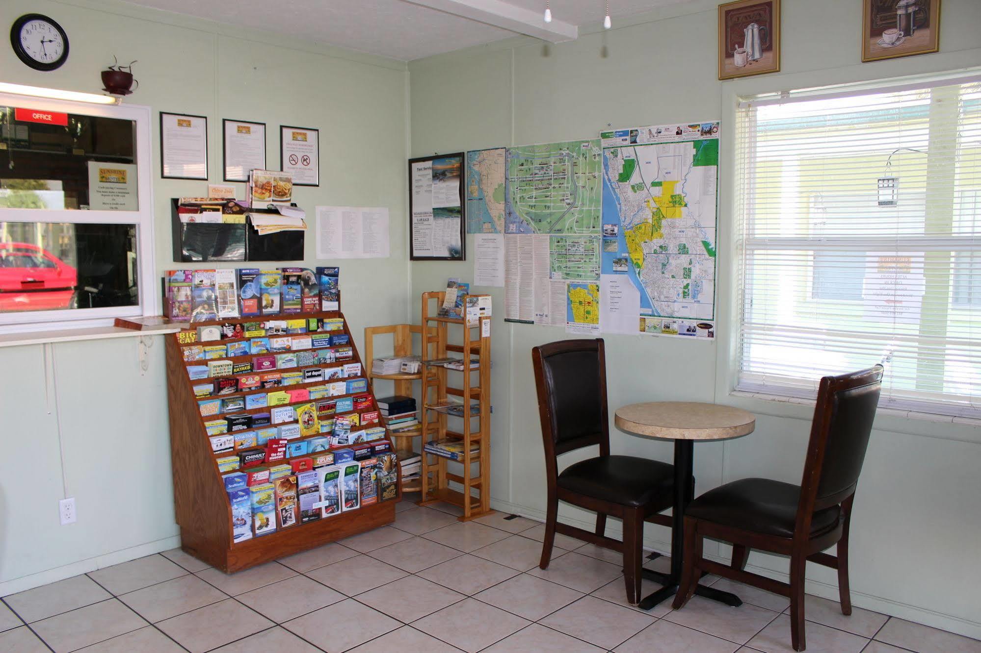 Sunshine Inn & Suites Venice, Florida Venice Gardens Extérieur photo