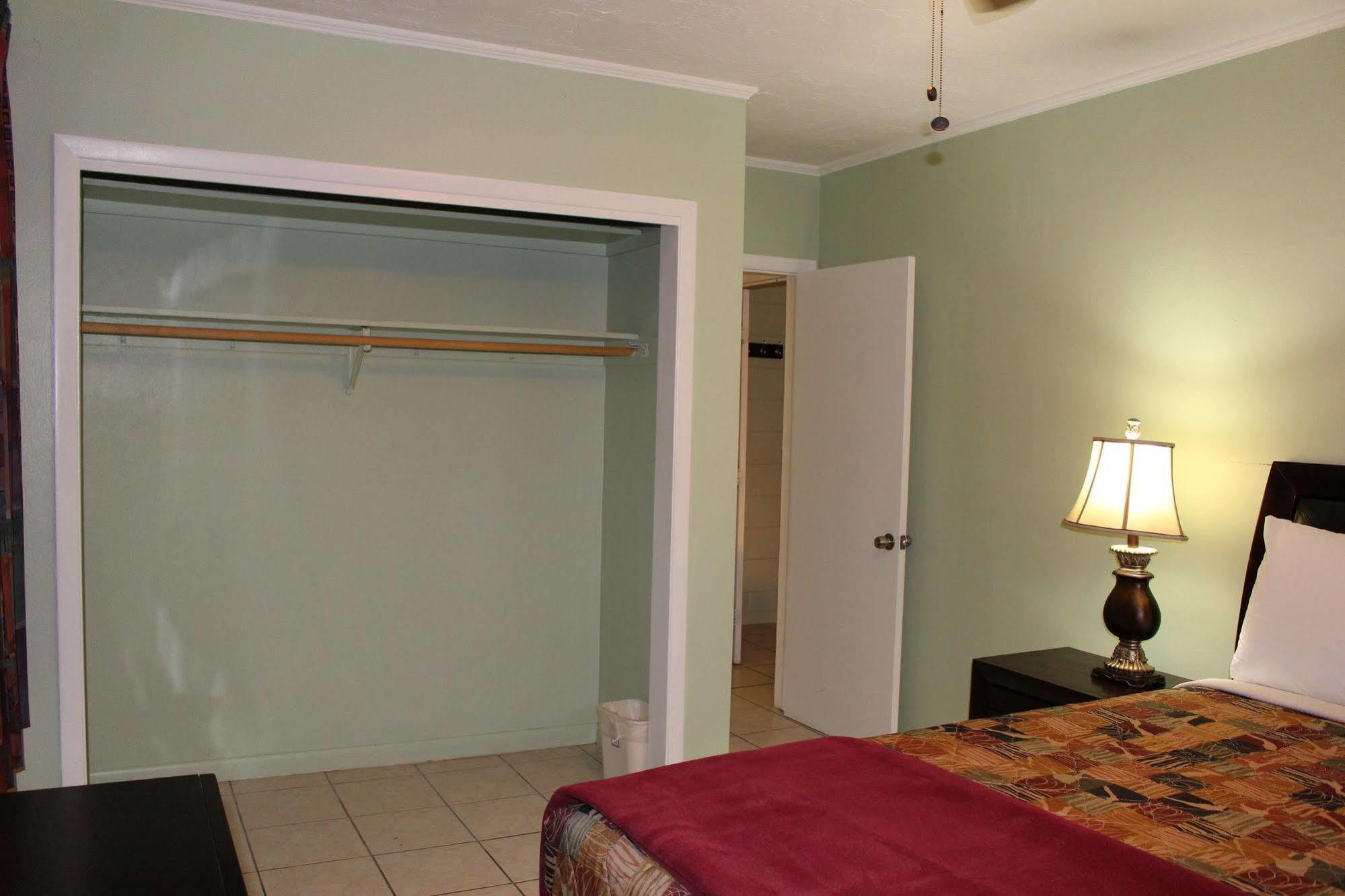 Sunshine Inn & Suites Venice, Florida Venice Gardens Extérieur photo