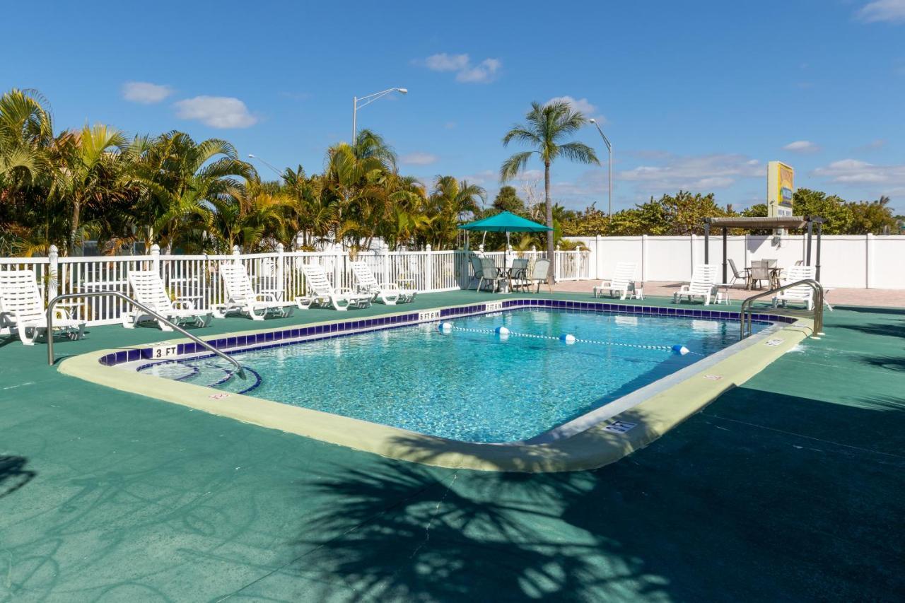 Sunshine Inn & Suites Venice, Florida Venice Gardens Extérieur photo